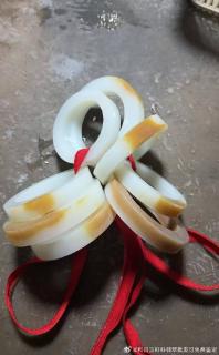 和田玉糖白玉手镯加工中
